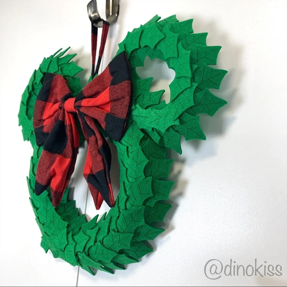 DISNEY PARKS Mickey Mouse Icon Christmas Wreath